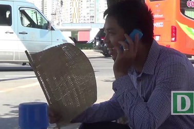 Hà Nội: Xuống lòng đất, ngủ gầm cầu trốn nắng