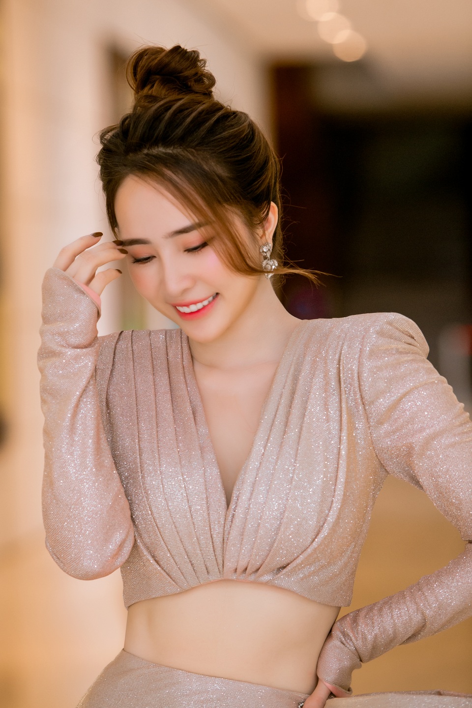 Quỳnh Nga gây “choáng” với vòng eo 55, cơ bụng số 11 “thần thánh” - 5