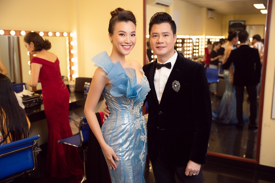 Á hậu Hoàng Oanh muốn độc lập kinh tế với chồng Tây sau kết hôn - 15 Á hậu Hoàng Oanh muốn độc lập kinh tế với chồng Tây sau kết hôn - 15