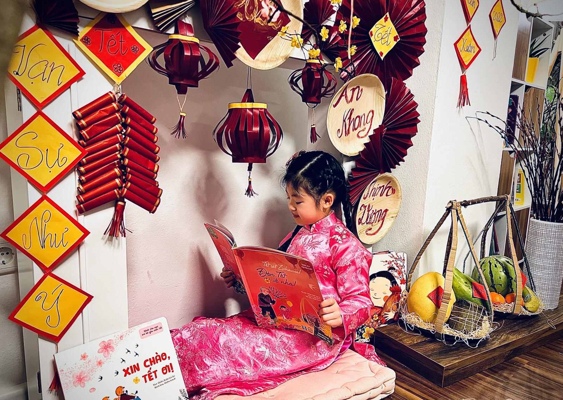 Bà mẹ Việt tại Đức cùng con gái tự làm đồ trang trí Tết - 5 Bà mẹ Việt tại Đức cùng con gái tự làm đồ trang trí Tết - 5