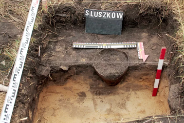 Phát hiện kho báu cực quý hiếm thời trung cổ ở Ba Lan