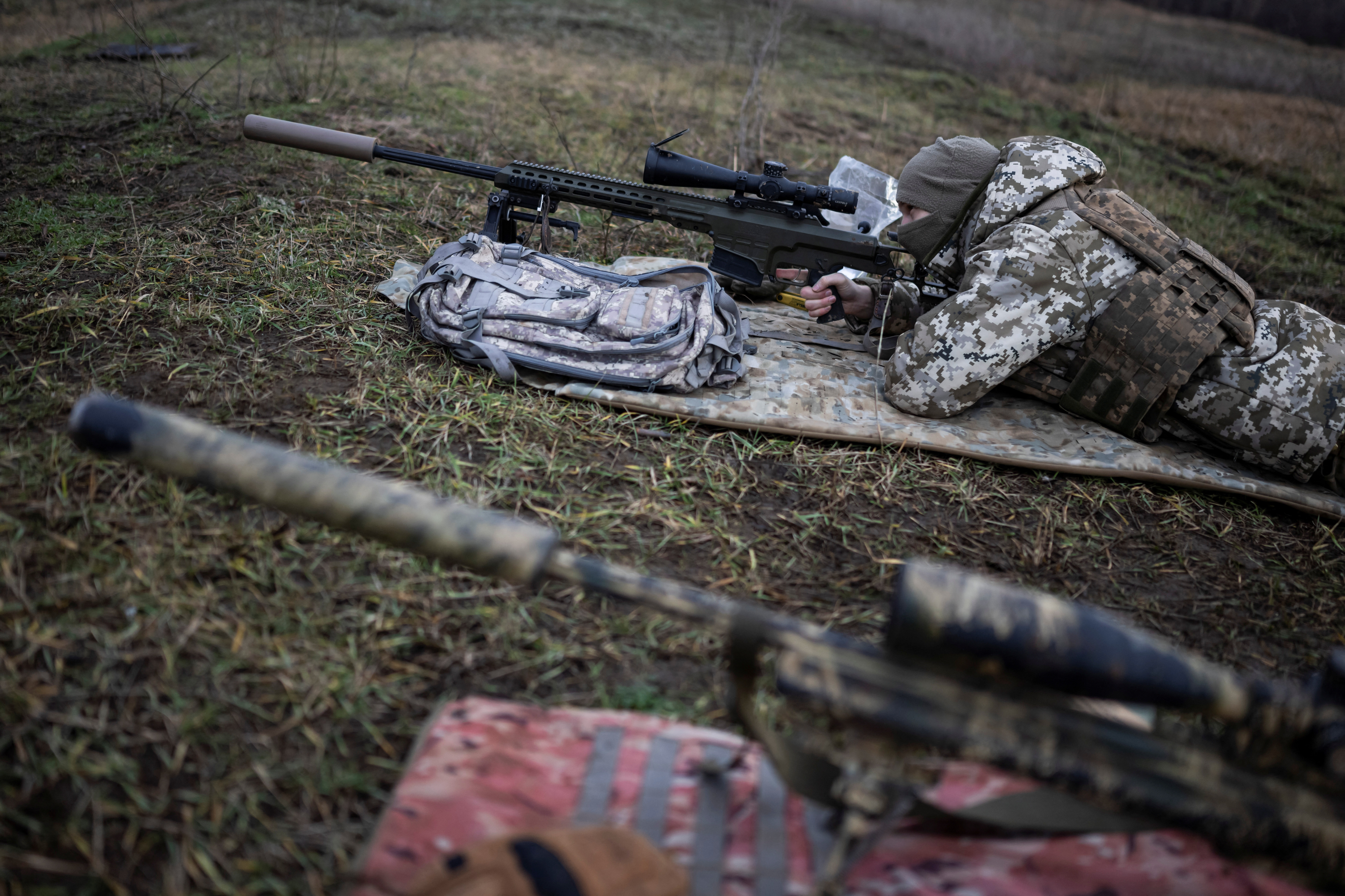 یوکرین دفاعی قلعہ بناتا ہے، روسی میدان جنگ کے سامنے فوجیں رکھتا ہے - 1 Ukraine dựng pháo đài phòng thủ, giữ binh lực trước trận địa Nga - 1
