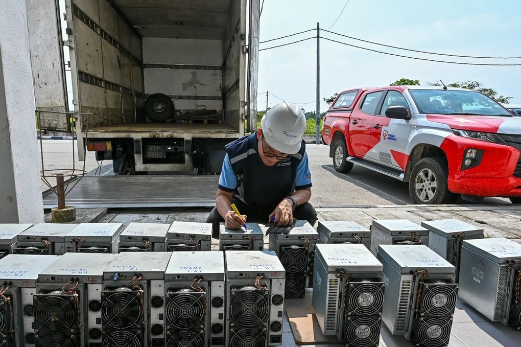 Thất thoát 1 tỷ USD điện, Malaysia truy lùng thợ đào Bitcoin bất hợp pháp - 1