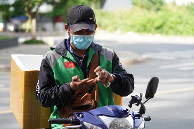 Khi nào shipper được hoạt động lại tại các quận, huyện "vùng đỏ" ở TPHCM?