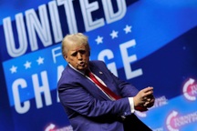 Ông Trump nhận tín hiệu khả quan, tăng tốc trong chặng đua nước rút