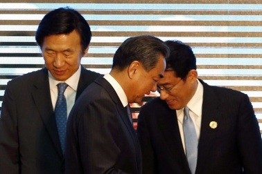 Ngoại trưởng Trung-Nhật-Hàn lần đầu gặp 3 bên tại Tokyo sau hơn 5 năm