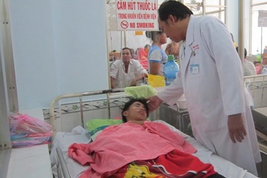 Bị đánh chấn thương sọ não vì không làm bài thi hộ bạn