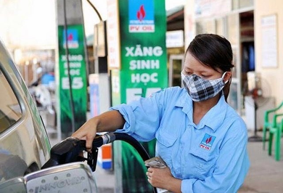 Giá xăng đã có thể giảm sâu xuống dưới 16 nghìn đồng/lít - 1 Giá xăng đã có thể giảm sâu xuống dưới 16 nghìn đồng/lít - 1