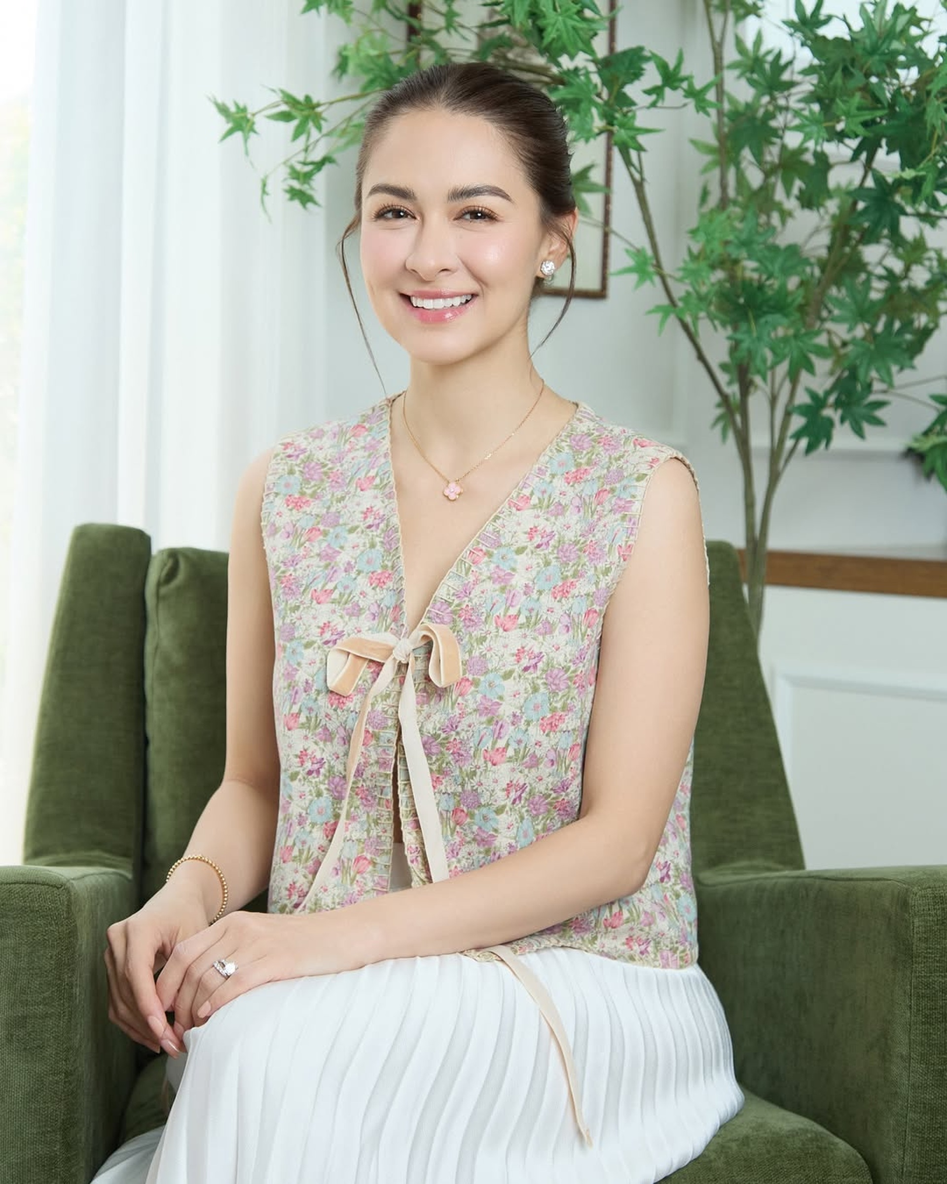 “Mỹ nhân đẹp nhất Philippines” U50 trẻ như đôi mươi, mê mẩn thời trang Việt - 9 “Mỹ nhân đẹp nhất Philippines” U50 trẻ như đôi mươi, mê mẩn thời trang Việt - 9