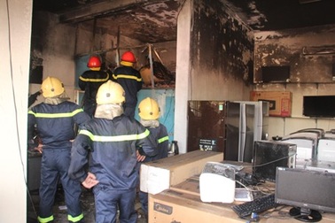 Cháy tại siêu thị máy lạnh, nhiều người hoảng loạn