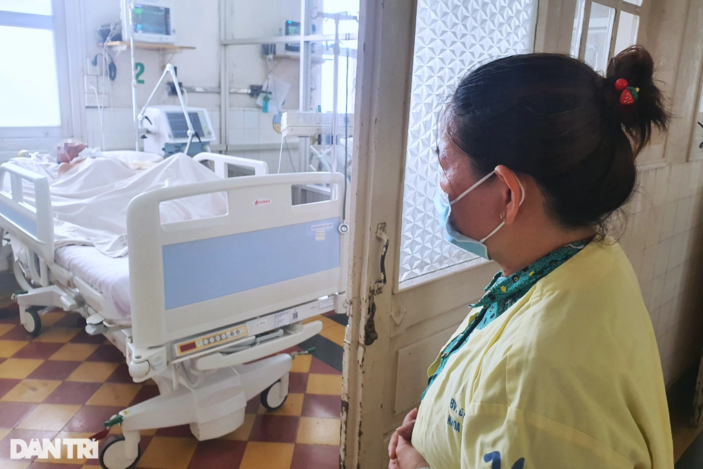 Người vợ chắp tay xin sự sống cho chồng bật khóc nhận 203 triệu đồng - 1 Người vợ chắp tay xin sự sống cho chồng bật khóc nhận 203 triệu đồng - 1