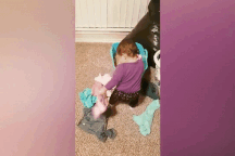 Clip vui: Khi bé giúp mẹ làm việc nhà