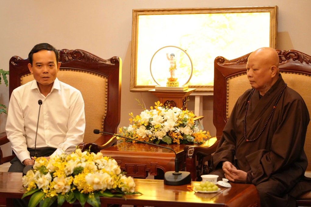 Bí thư Thành ủy TPHCM Trần Lưu Quang thăm, chúc mừng Đại lễ Phật đản - 2