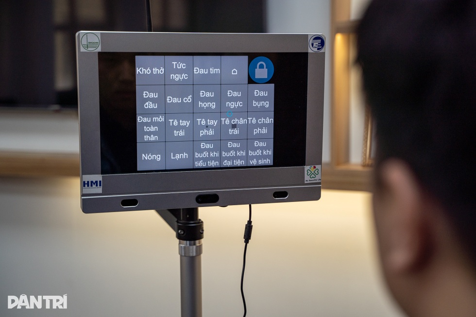 Cỗ máy giúp người liệt nói chuyện, lướt web bằng mắt của nhà khoa học Việt - 7 Cỗ máy giúp người liệt nói chuyện, lướt web bằng mắt của nhà khoa học Việt - 7