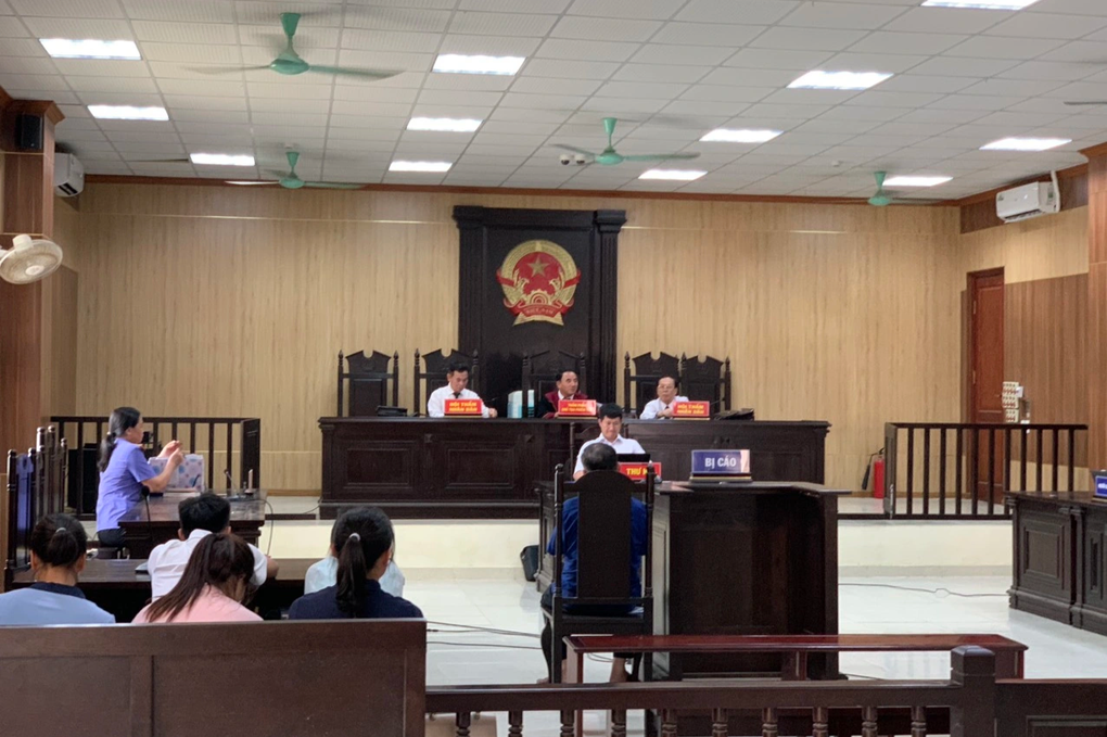 Ăn chặn tiền xét nghiệm Covid-19, cựu Giám đốc trung tâm y tế lĩnh án - 1