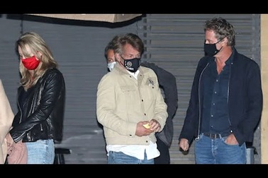 Sean Penn và vợ đi ăn tối