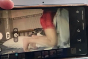 Tìm người xem, tải clip "nóng" trên mạng liên quan vụ làm nhục người khác