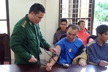 Quảng Bình: Cứu thành công 11 thuyền viên tàu chở gạo bị chìm trên biển