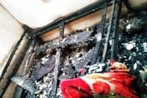 Bố mua xăng về diệt cỏ, con trai 7 tuổi châm lửa đốt cháy nhà, tử vong