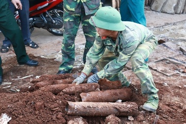 Phát hiện 2 hầm chứa đạn pháo khi thi công hệ thống thoát nước