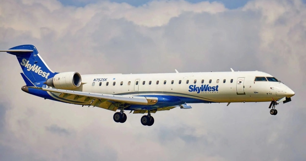 Máy bay chở khách phải hạ cánh khẩn cấp chỉ vì tiếng gõ cửa