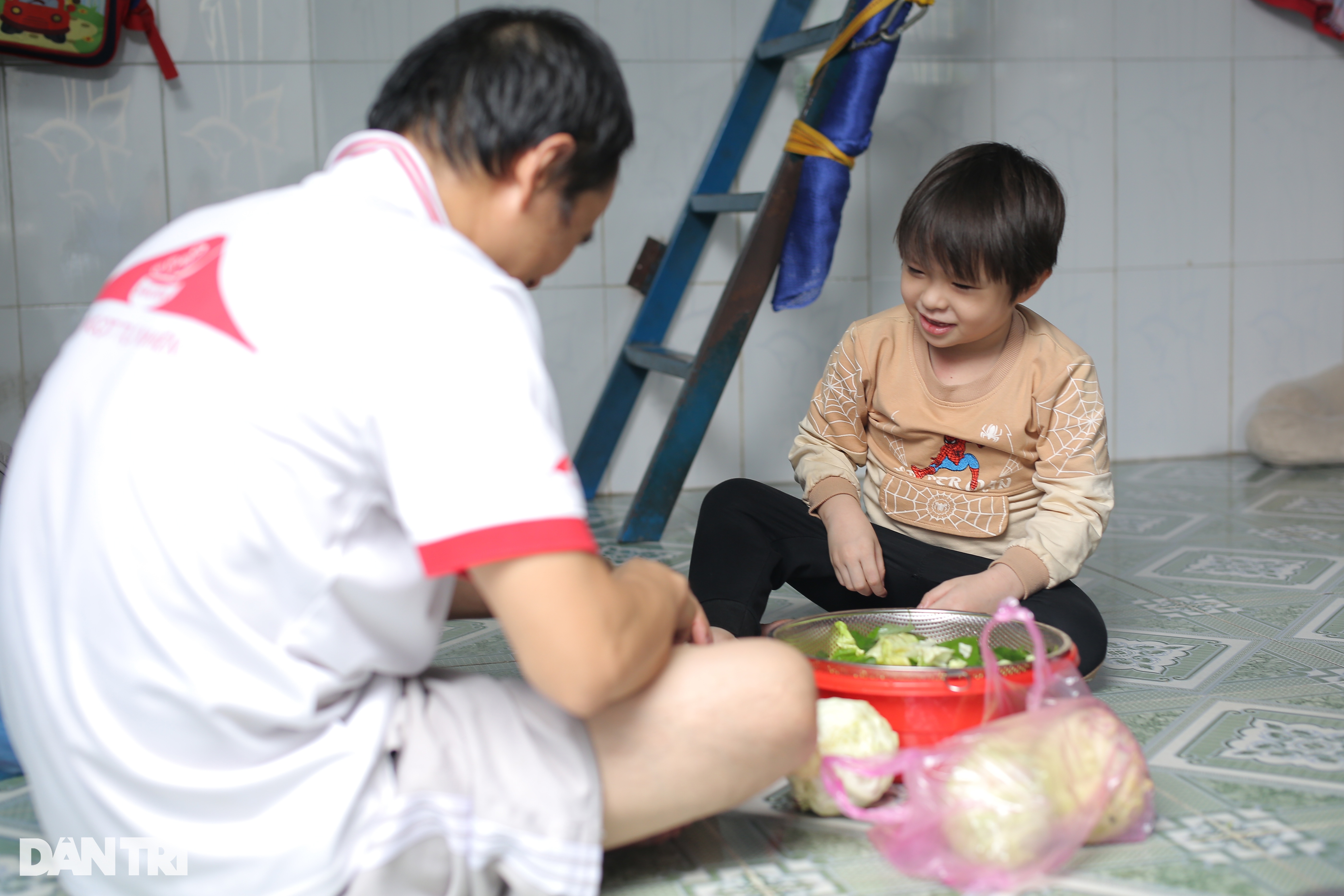 Công nhân ở lại TPHCM đón Tết: Năm nay vừa đủ ăn là mừng rồi - 1 Công nhân ở lại TPHCM đón Tết: Năm nay vừa đủ ăn là mừng rồi - 1