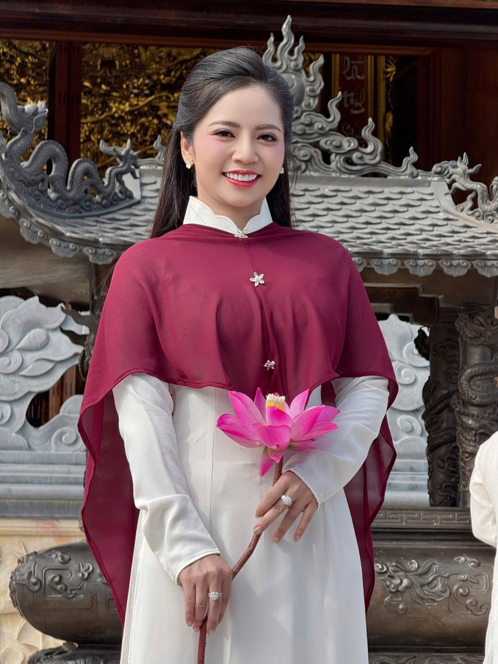 Thôn nữ hát bolero thu hút triệu lượt xem - 2 Thôn nữ hát bolero thu hút triệu lượt xem - 2