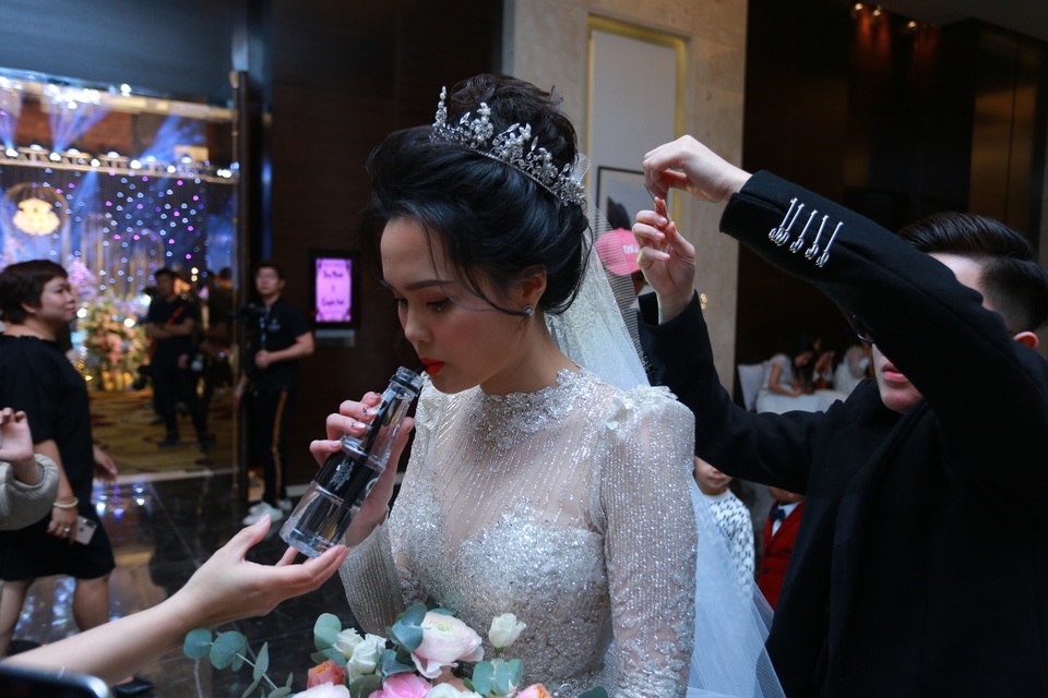 Đám cưới Duy Mạnh - Quỳnh Anh: Cô dâu, chú rể bật khóc vì xúc động - 7 Đám cưới Duy Mạnh - Quỳnh Anh: Cô dâu, chú rể bật khóc vì xúc động - 7