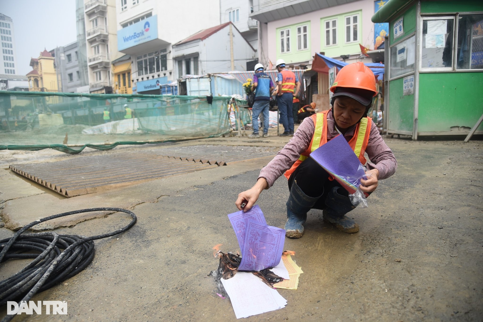 Mâm cúng ông Công đặc biệt trên công trường metro Nhổn - Ga Hà Nội - 3