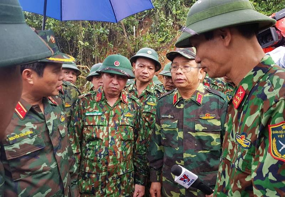 Đưa 2 trực thăng từ Đà Nẵng ra Quảng Trị, tiếp tế cho vùng bị cô lập - 2 Đưa 2 trực thăng từ Đà Nẵng ra Quảng Trị, tiếp tế cho vùng bị cô lập - 2