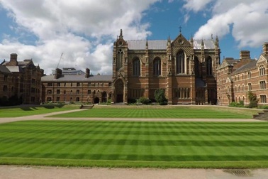 Ngoài Thao College, trường nào của Đại học Oxford mang tên tỷ phú tài trợ?