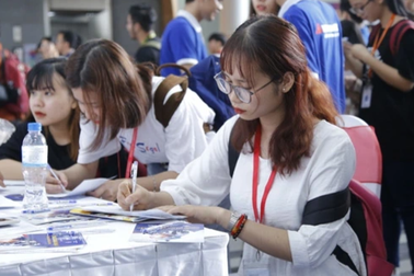 Xem bảng quy định tiền phạt nhiều hơn cả tiền lương, Gen Z "chốt": Nghỉ việc