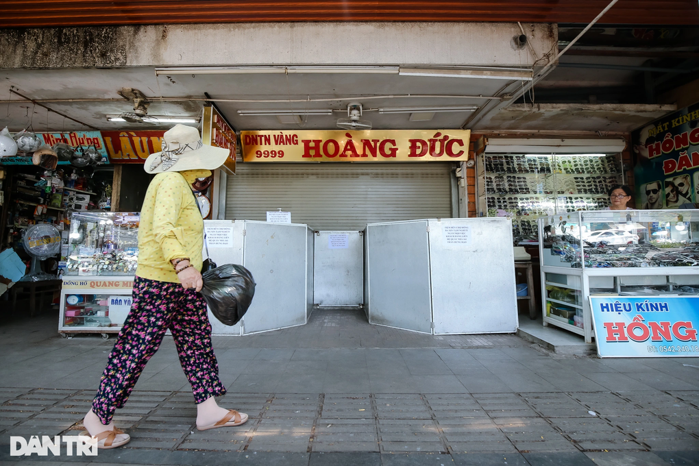 Con gái chủ tiệm vàng ở Huế kể giây phút kẻ cướp xông vào nổ súng - 8 Con gái chủ tiệm vàng ở Huế kể giây phút kẻ cướp xông vào nổ súng - 8
