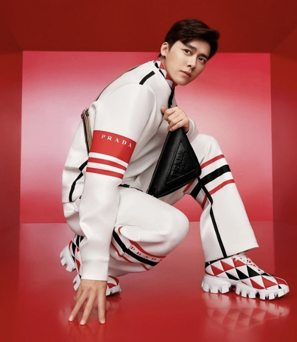 Kim Soo Hyun và dàn đại sứ thương hiệu Prada dính bê bối chấn động châu Á - 10 Kim Soo Hyun và dàn đại sứ thương hiệu Prada dính bê bối chấn động châu Á - 10