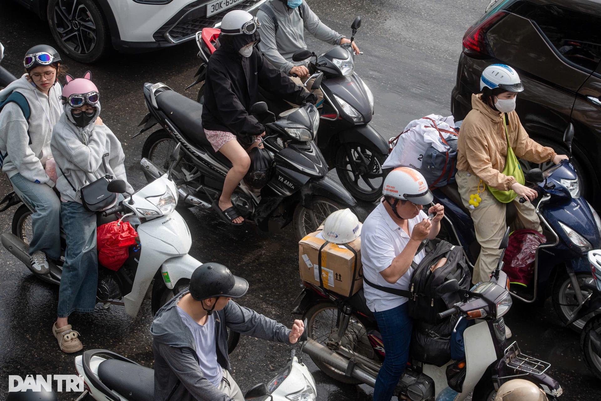 Giao thông Hà Nội không xảy ra ùn tắc trong ngày nghỉ lễ cuối cùng - 9 Giao thông Hà Nội không xảy ra ùn tắc trong ngày nghỉ lễ cuối cùng - 9