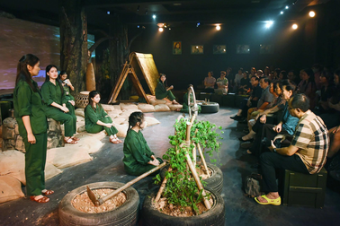 "Huyền thoại tuổi thanh xuân": Mang 5 tấn đất từ Đồng Lộc về  Hà Nội