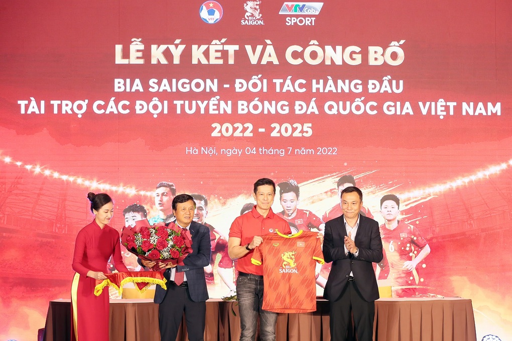 Bóng đá Việt Nam có nhà tài trợ mới trong 3 năm - 1 Bóng đá Việt Nam có nhà tài trợ mới trong 3 năm - 1