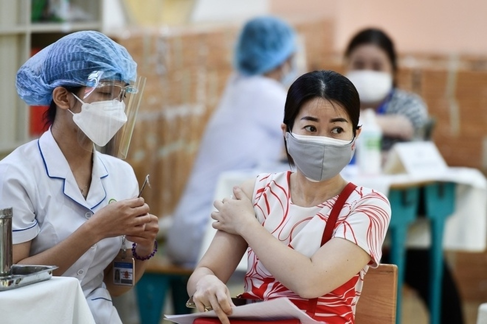 Vì sao nữ gặp nhiều tác dụng phụ hơn nam giới sau tiêm vaccine Covid-19? - 1 Vì sao nữ gặp nhiều tác dụng phụ hơn nam giới sau tiêm vaccine Covid-19? - 1