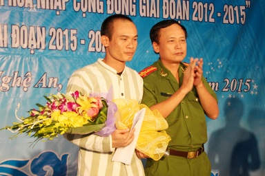 Nước mắt tù nhân từng đánh bạn tù, cắt ven tay chống đối cán bộ