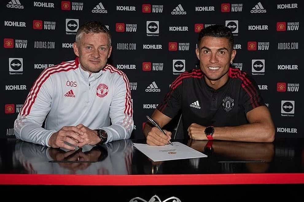 C.Ronaldo hoàn thành thủ tục cuối cùng, chờ ra mắt Man Utd - 1 C.Ronaldo hoàn thành thủ tục cuối cùng, chờ ra mắt Man Utd - 1