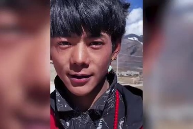 Chàng trai chăn bò bỗng dưng nổi như cồn vì đẹp trai