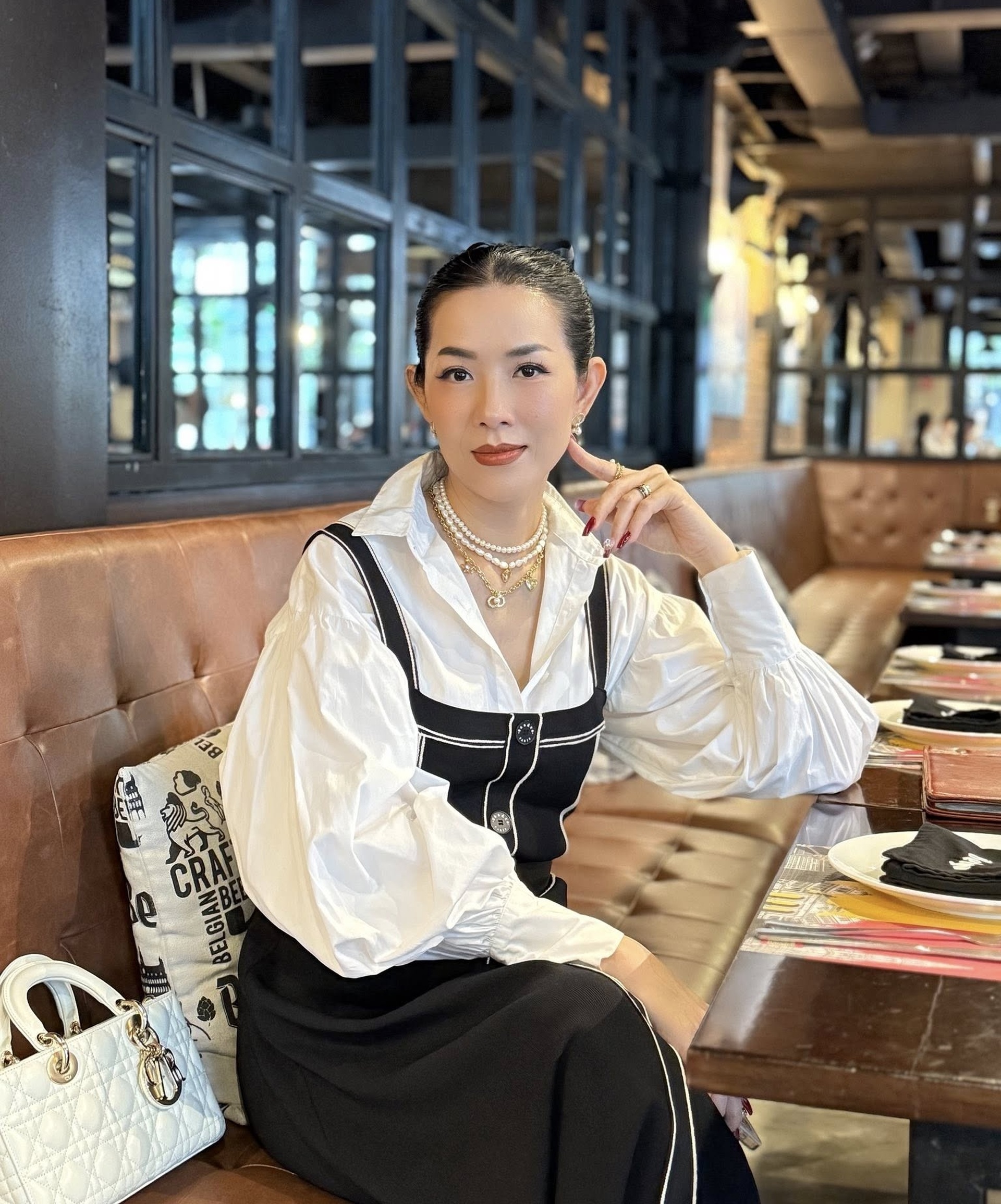 Hoa hậu đóng vai nhà ngoại giao, xuất hiện 3 phút trong Mưa đỏ là ai? - 3 Hoa hậu đóng vai nhà ngoại giao, xuất hiện 3 phút trong Mưa đỏ là ai? - 3