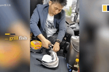 Chàng trai Trung Quốc biến xe tải thành “nhà bếp di động”