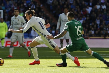 Real Madrid bứt phá trong thế “tọa sơn quan hổ đấu”