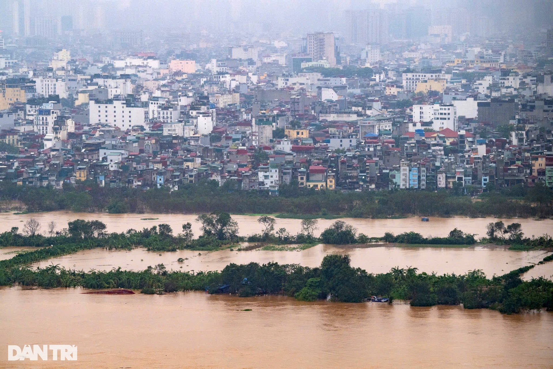 Hà Nội: Nước sông Hồng dâng nhanh, nhiều nơi tứ bề ngập nước - 13