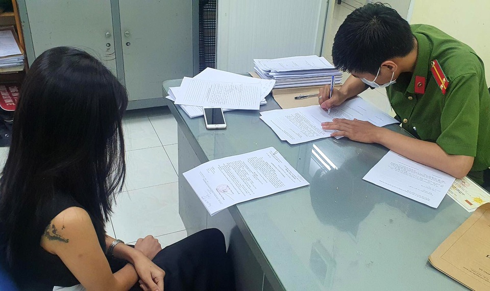 Nữ giám đốc “vẽ” dự án, bán đất nền chiếm đoạt hàng chục tỷ đồng - 8 Nữ giám đốc “vẽ” dự án, bán đất nền chiếm đoạt hàng chục tỷ đồng - 8