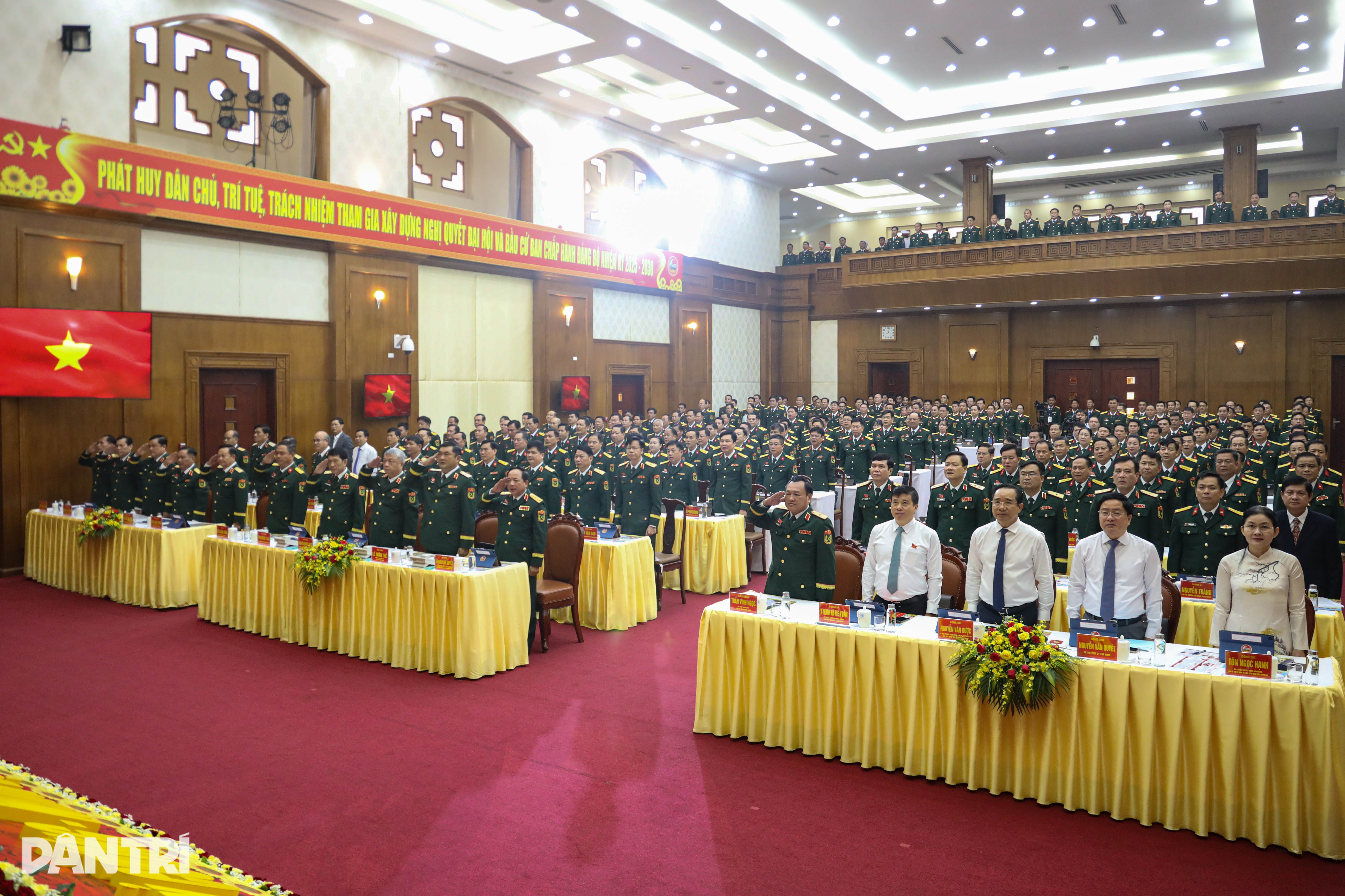 Thiếu tướng Trần Vinh Ngọc được bầu giữ chức Bí thư Đảng ủy Quân khu 7 - 4