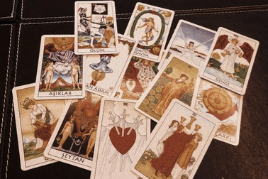 "Mình tin vào bói bài tarot, bản đồ sao hơn tin người yêu"