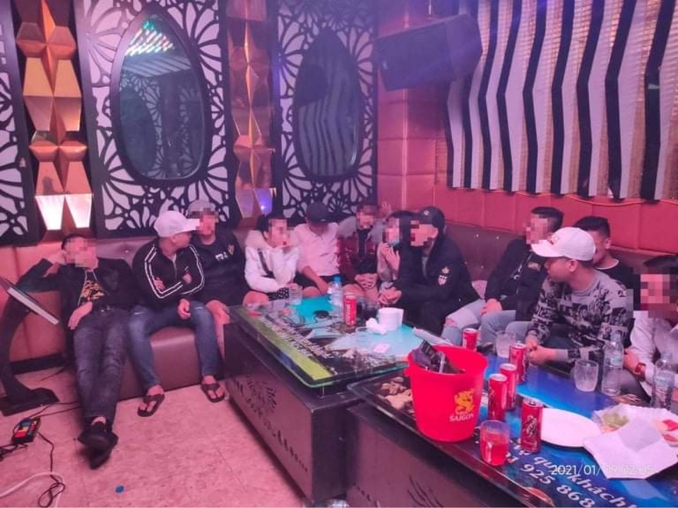Phát hiện 38 thanh niên nam nữ sử dụng ma túy trong quán karaoke - 1 Phát hiện 38 thanh niên nam nữ sử dụng ma túy trong quán karaoke - 1