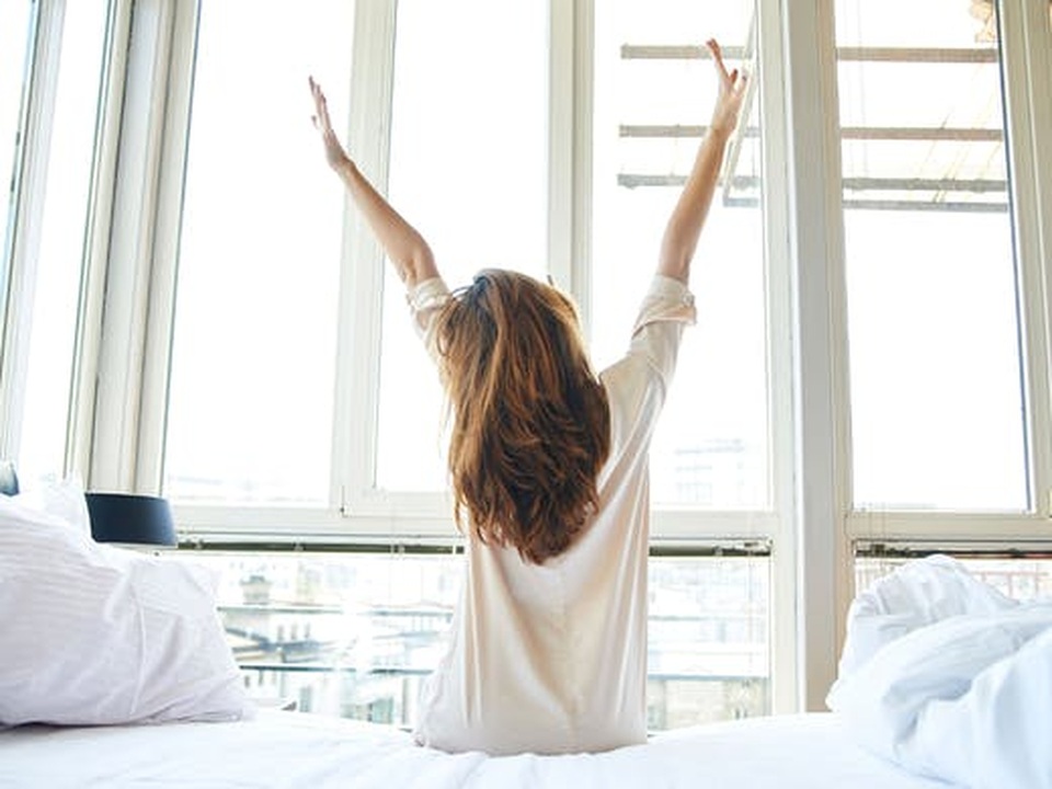 10 mẹo đơn giản giúp thức dậy sớm và bắt đầu ngày mới nhiều năng lượng - 2 10 mẹo đơn giản giúp thức dậy sớm và bắt đầu ngày mới nhiều năng lượng - 2